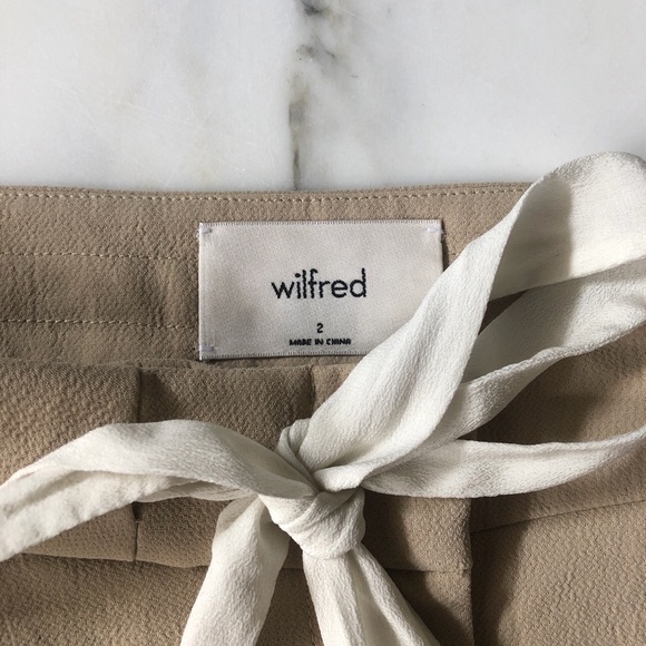 Aritzia Exergue Short Size 2 - Picture 2 of 3